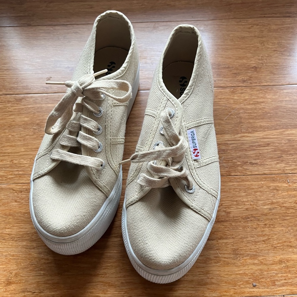 Lightly worn superga platform sneakers! Super cute going out shoe!